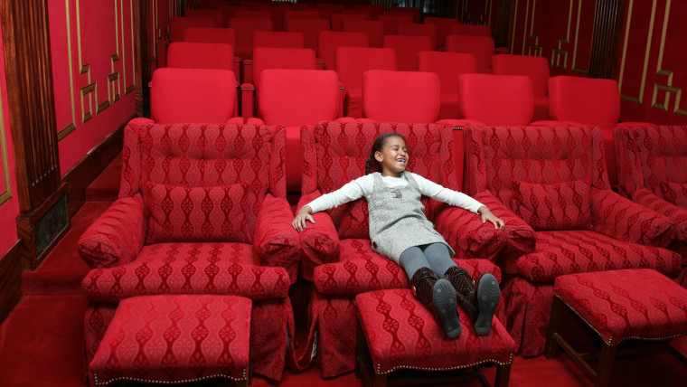 Barbara and Jenna Bush give Malia and Sasha Obama a White House tour in 2008