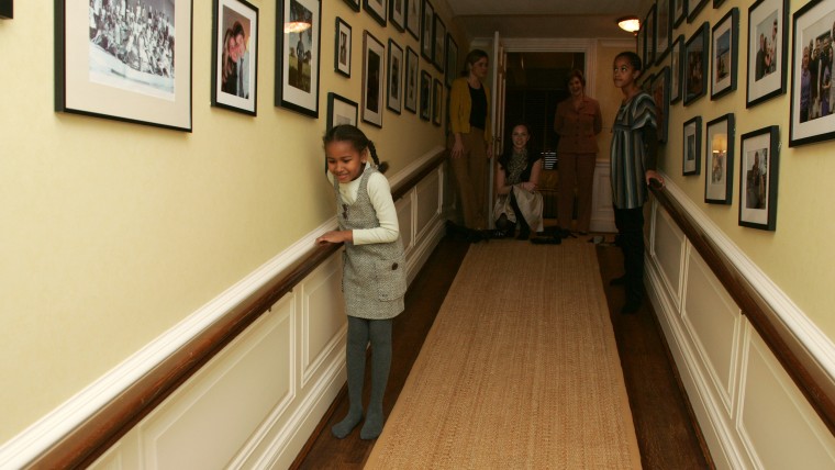 LB, Jenna, Barbara and GWB welcome Michelle Obama, her mother, Marian Robinson, and her children Malia and Sasha to a tour of the White House   Tuesday, Nov. 18, 2008 in Washington, D.C.