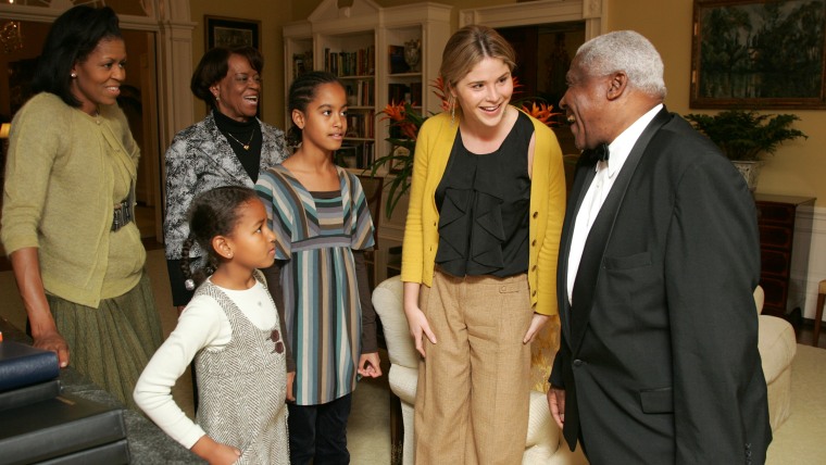 LB, Jenna, Barbara and GWB welcome Michelle Obama, her mother, Marian Robinson, and her children Malia and Sasha to a tour of the White House   Tuesday, Nov. 18, 2008 in Washington, D.C.