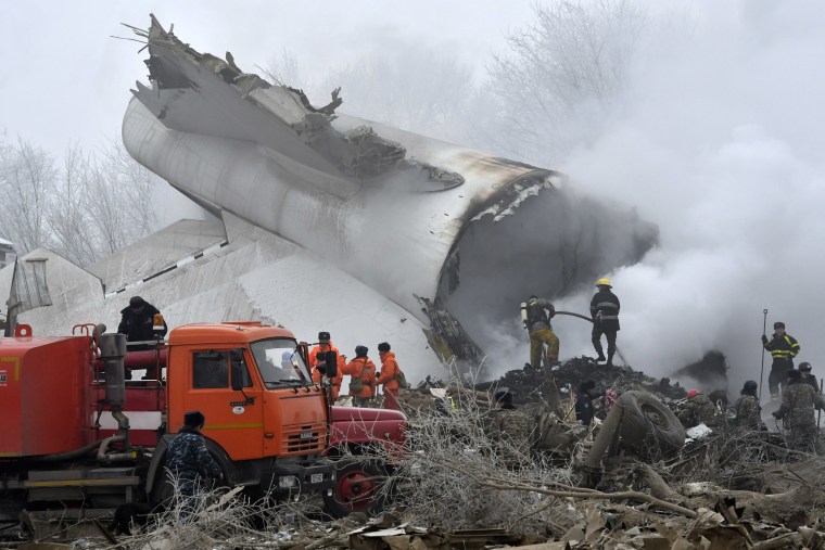 Image: Officials work in remains of a Boeing 747 cargo plane