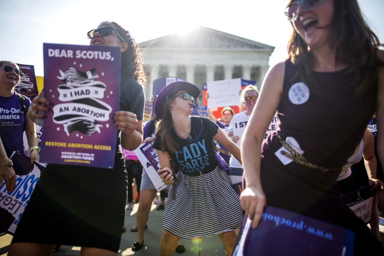 Image: Pro-choice advocates gather outside the Supreme Court