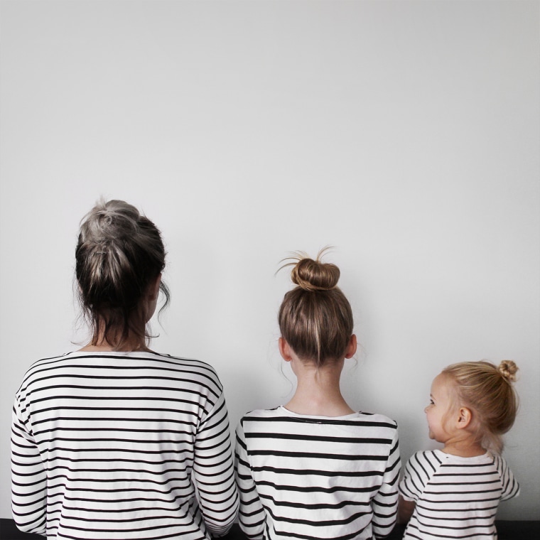 Dominique Davis poses for weekly matching photos with her two daughters.