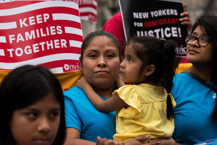 Image: Activists rally for immigration reform