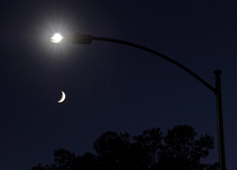 Las Vegas Begins Replacing 6600 Streetlights With LED Fixtures