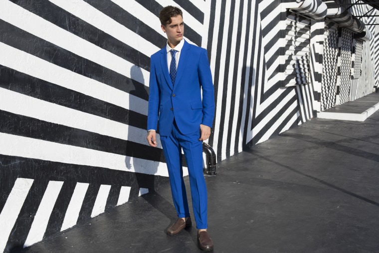 A suit made with bokashizome ombre dyeing from Hiromi Asai's "Blue" collection.