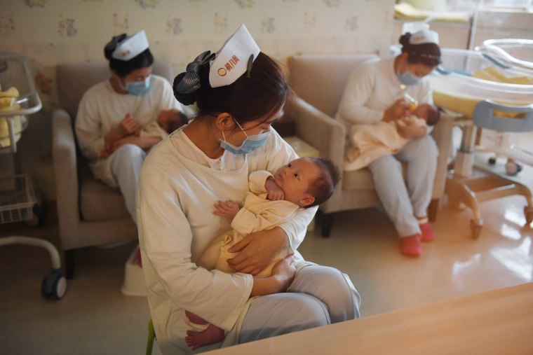 Image: Nurses holding babies 
