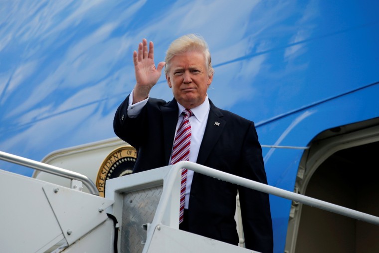 Image: Trump arrives aboard Air Force One at Philadelphia International Airport in Philadelphia