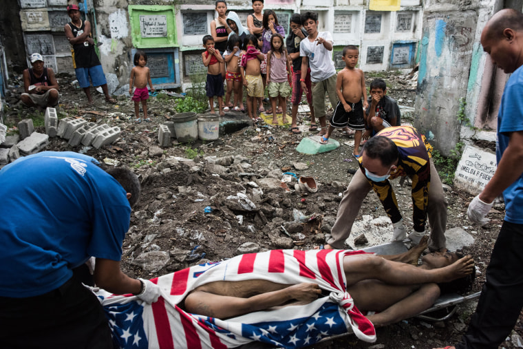 Image: Mass Burials In The Philippines Amidst The Drug War