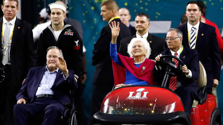 Former US President George H. W. Bush and former First Lady Barbara Bush are introduced prior to Super Bowl 51