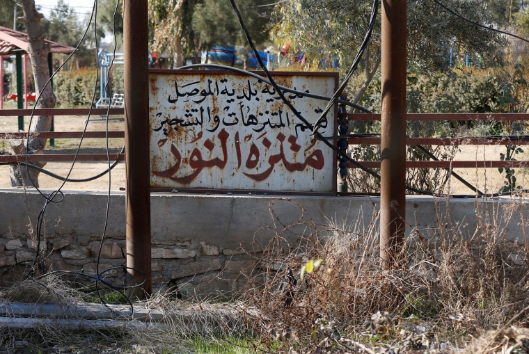 Image: A sign reads \"Nour Park\" in Arabic at Mosul's zoo, Iraq