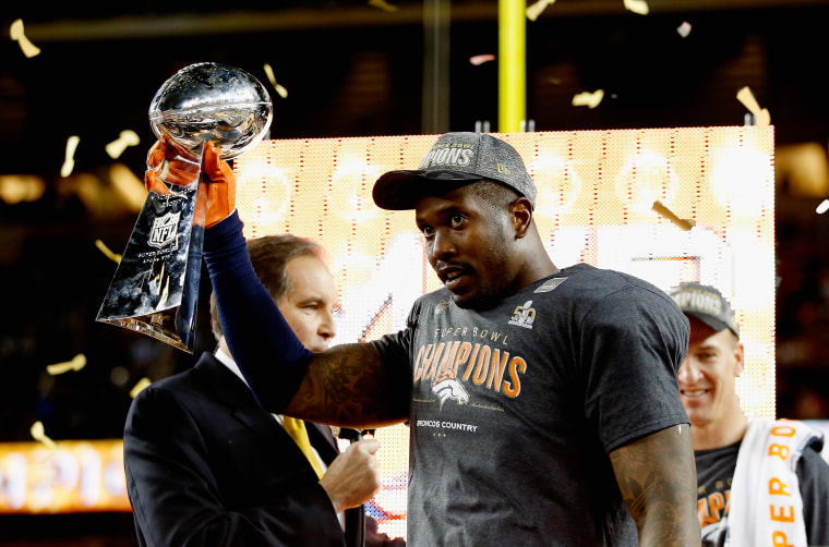 Von Miller excites, teases Broncos fans about possible reunion