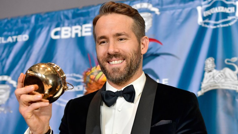 Hasty Pudding Theatricals Honors Ryan Reynolds as 2017 Man Of The Year