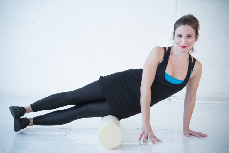 Start by positioning the body in a side plank position, with the foam roller between your body and the ground.
