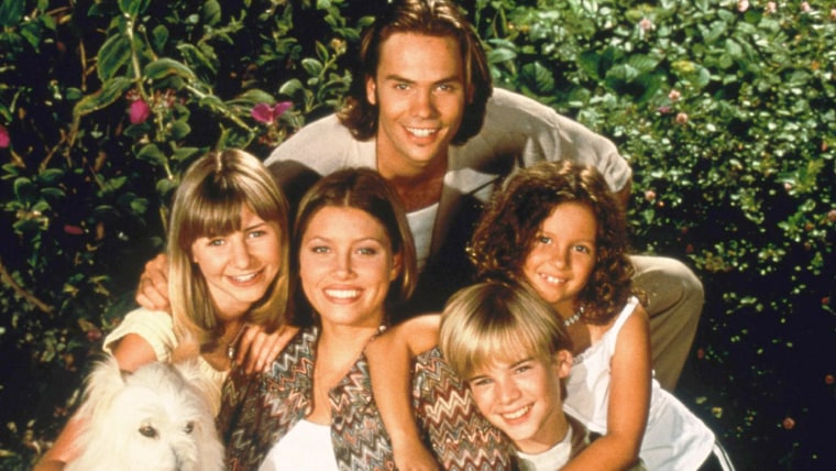 BEVERLEY MITCHELL JESSICA BIEL BARRY WATSON DAVID GALLAGHER MACKENZIE ROSMAN 7TH HEAVEN; SEVENTH HEAVEN (1996)