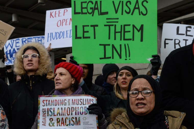 Image: Rally against Muslim immigration restrictions
