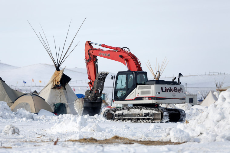 Image: Crews remove waste from the opposition camp against the Dakota Access oil pipeline near Cannon Ball