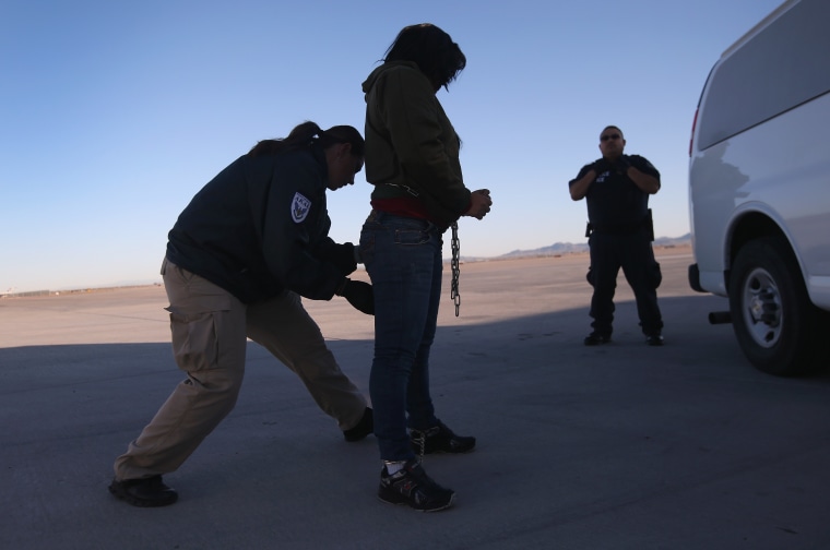 Image: ICE Detains And Deports Undocumented Immigrants From Arizona