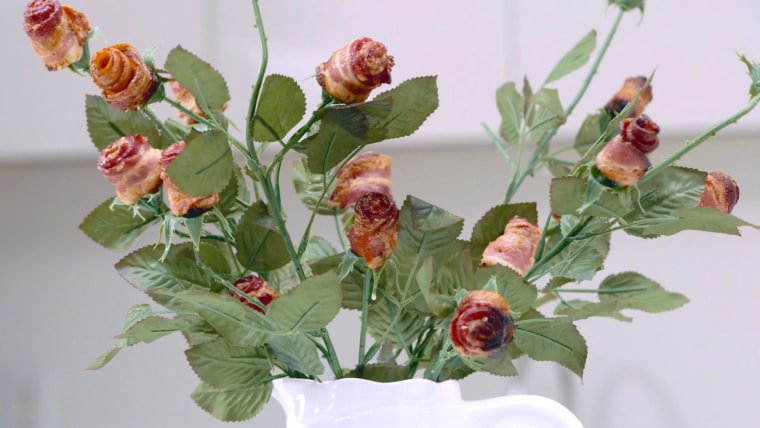 Make bacon roses for Valentine's Day