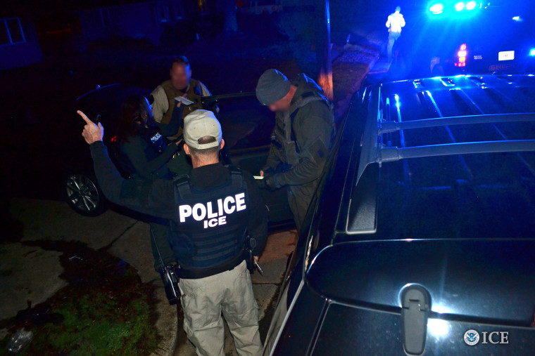 Image: U.S. ICE officers conduct a targeted enforcement operation in Atlanta