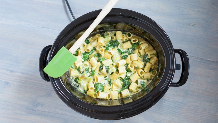 Slow-Cooker Broccoli-Spinach Pasta Alfredo