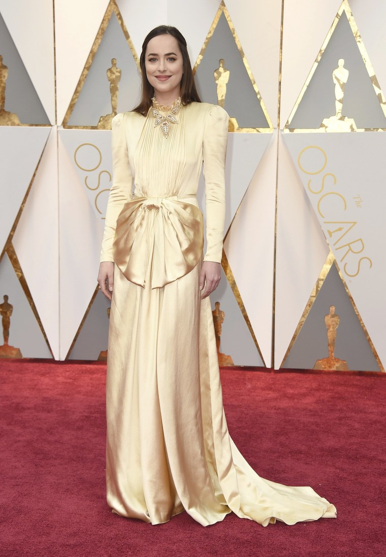 Dakota Johnson Oscars red carpet 2017