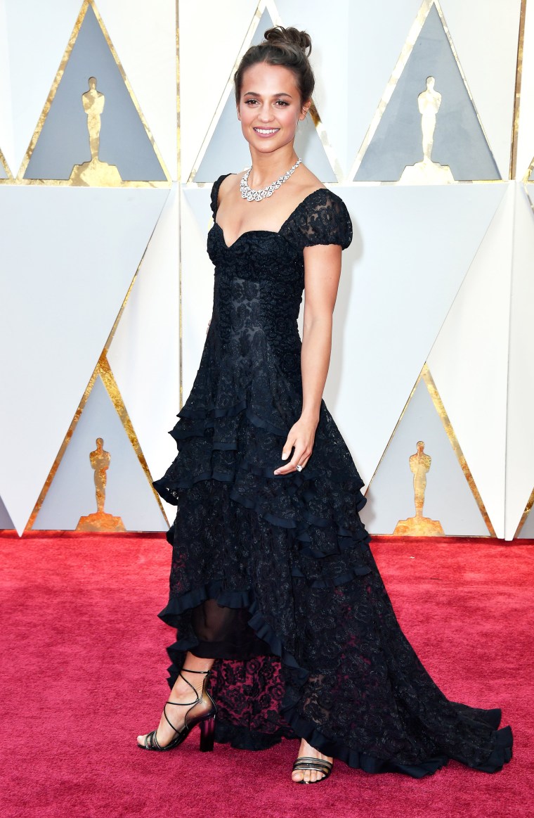 Alicia Vikander Oscars red carpet 2017