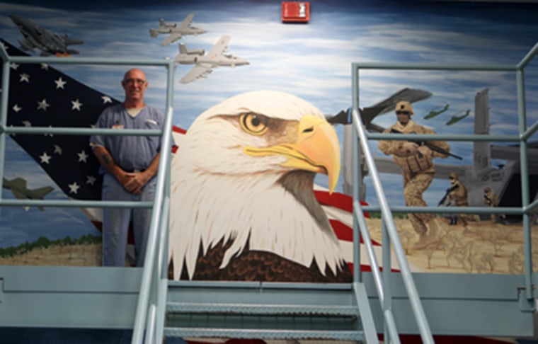 Image: Inmates in Florida's veteran dorms paint murals representing the service branches on prison wards.