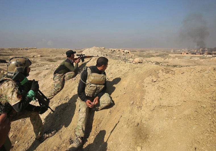 Image: Iraqi forces advance towards the Mosul airport