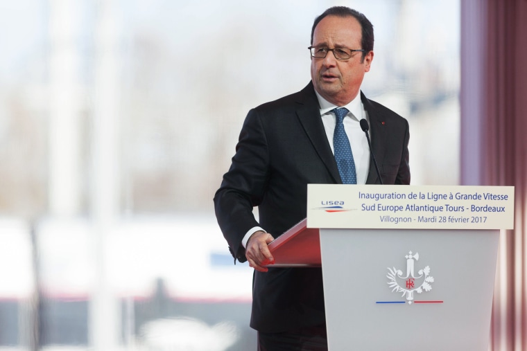 Image: Hollande delivers a speech in Villognon