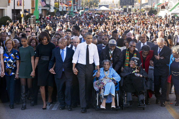 Image: Barack Obama, Michelle Obama, Malia Obama, Sasha Obama, Marian Robinson, John Lewis, Amelia Boynton Robinson