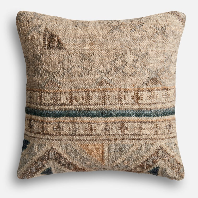 Pier1 throw outlet pillows