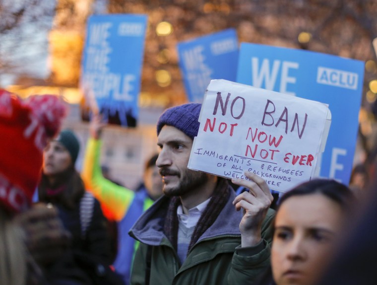 Image: Protest against revised travel ban in front of the White House