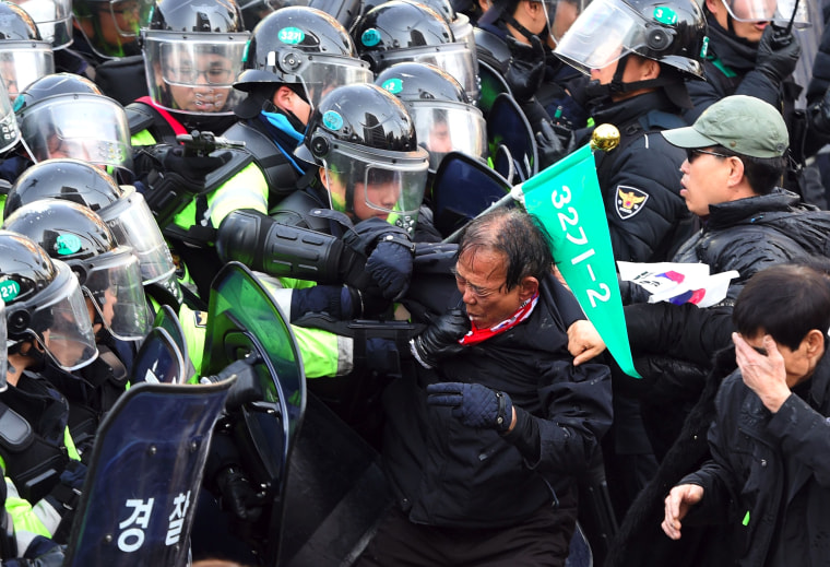 Image: South Korean supporters of Park Geun-Hye clash