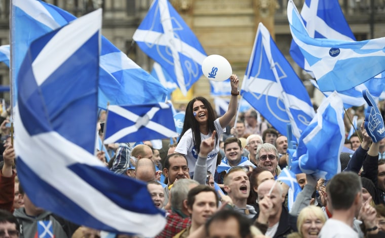 Image: Campaigners wave Scottish flags at a 'Yes' campaign rally in Glasgow