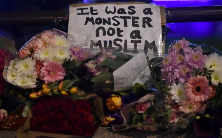 Image: Floral tributes following London Parliament attack