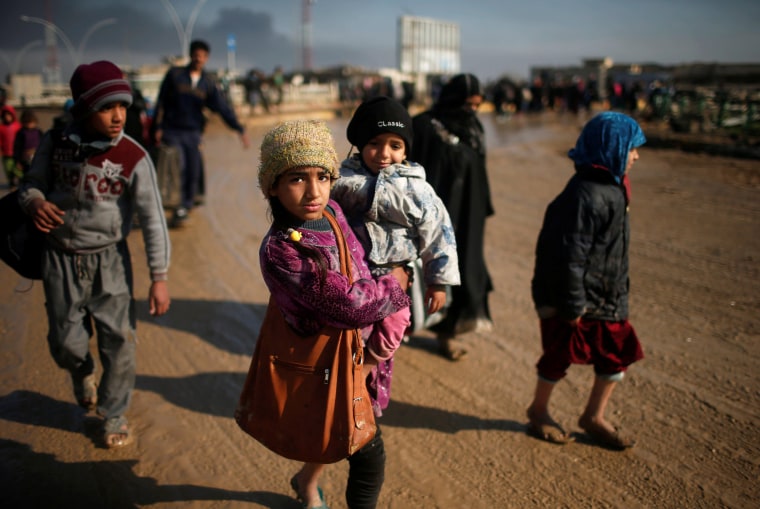 Image: Displaced Iraqis flee their homes as Iraqi forces battle with Islamic State militants, March 24.
