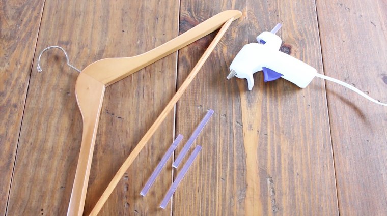 Cheap Metal Hooks Turn Sticks to DIY Wooden Coat Hangers