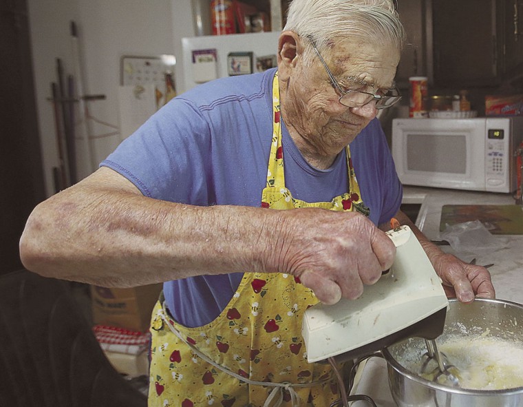 Leo Kellner bakes and gives back to the community