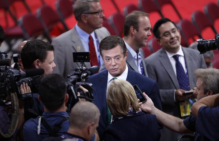 Image: Manafort is surrounded by reporters on the floor of the Republican National Convention
