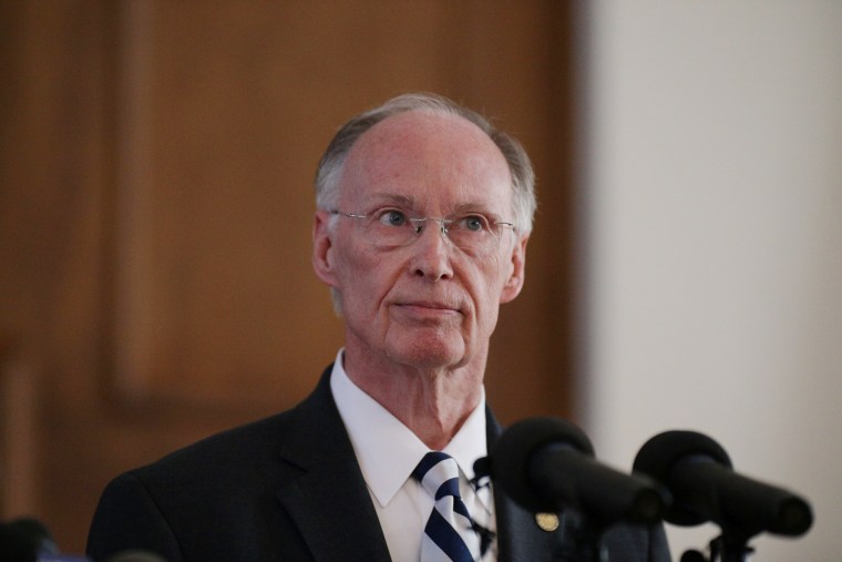 Image: Alabama Governor Robert Bentley announces his resignation amid impeachment proceedings on accusations stemming from his relationship with a former aide in Montgomery
