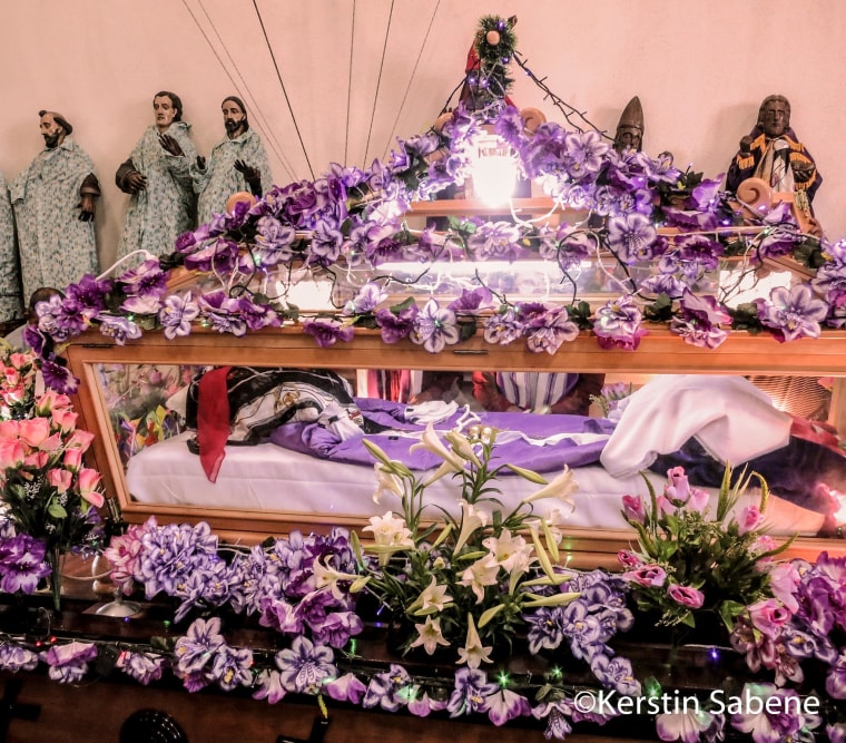 On Good Friday, the statue of Christ is taken from the cross and placed in a glass coffin. El Señor Sepultado — "the buried Lord" —is paraded through the streets.