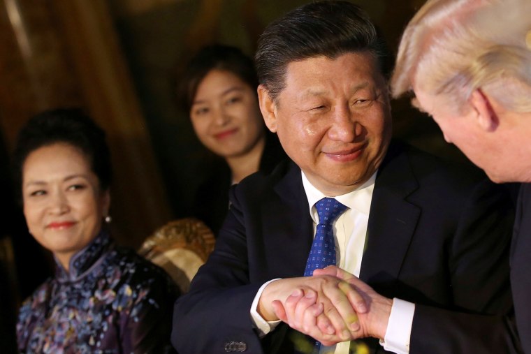 Image: Chinese President Xi shakes hands with President Trump in West Palm Beach