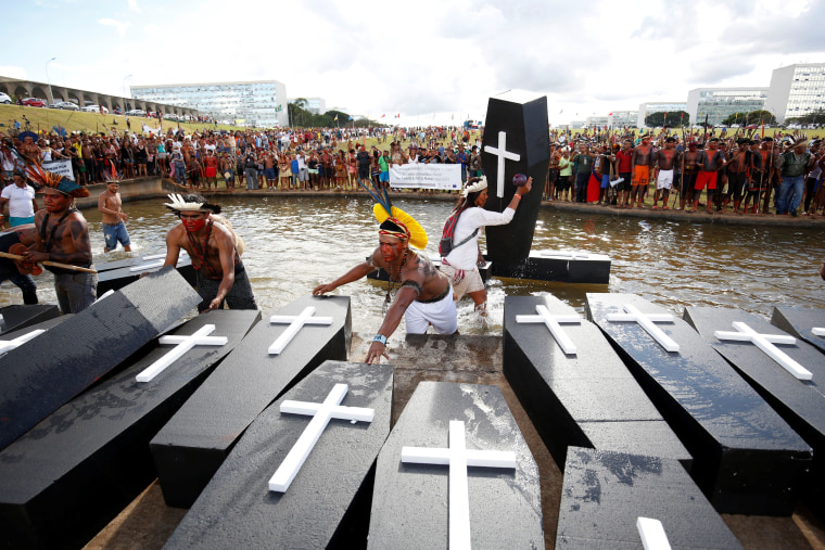 Image: Brazilian Indians take part in a demonstration against the violation of indigenous people's rights, in Brasilia