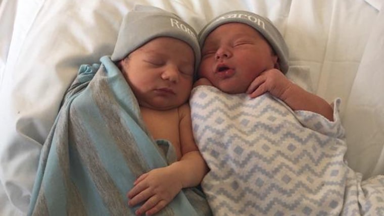 twin sisters who gave birth on the same day