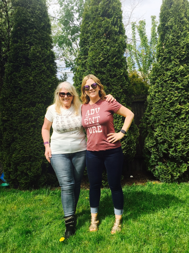 mom and daughter lose weight together
