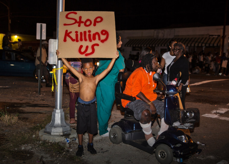 Image: People protest against the police shooting of Alton Sterling