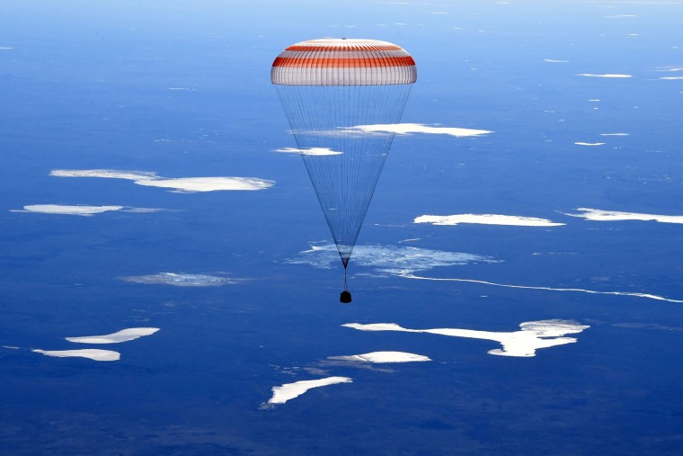 Image: TOPSHOT-KAZAKHSTAN-RUSSIA-US-SPACE-ISS-LANDING