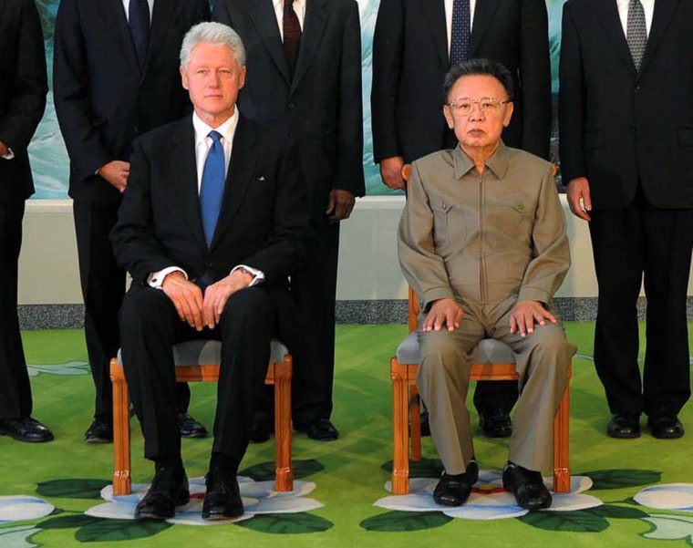 Image: Bill Clinton meets with North Korean leader Kim Jong Il