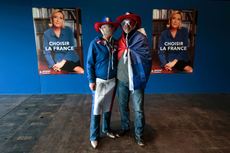 Image: People wearing Marine Le Pen masks arrive at the Parc des Expositions in Villepinte