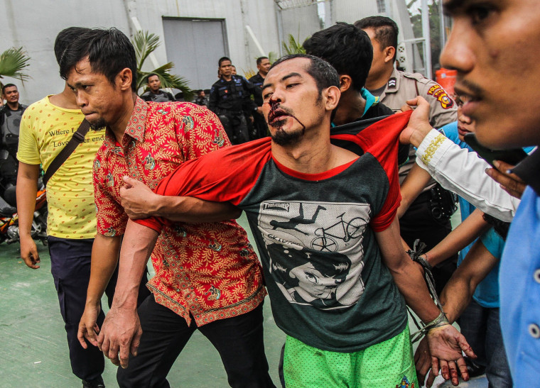 Image: Prison Break in Pekanbaru